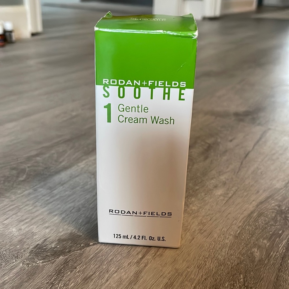 Rodan + Fields Soothe Wash